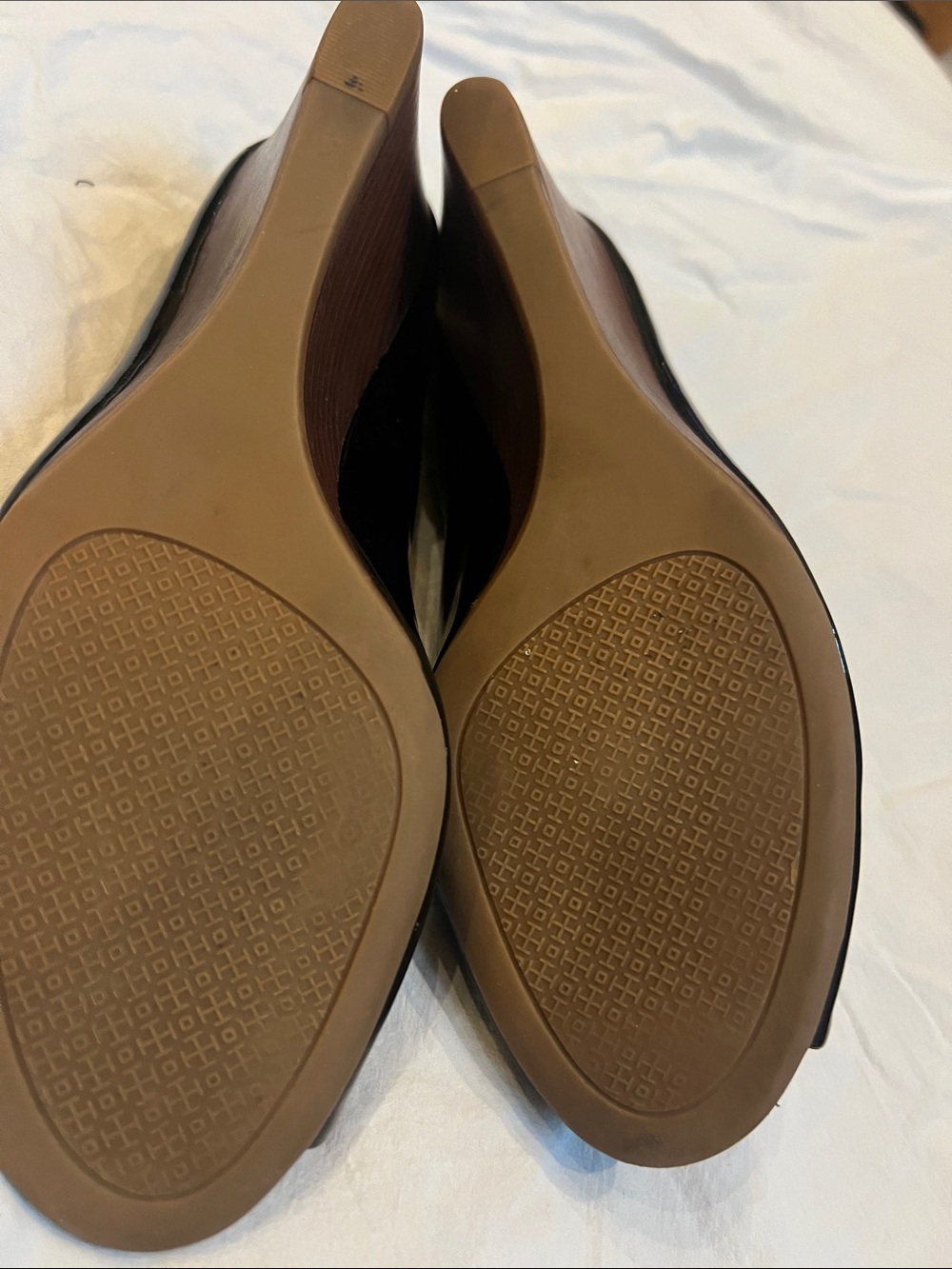 Tory Burch Black Patent Leather Wedge Flats with Logo peep toe 9M - Picture 9 of 10